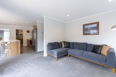 Photo of property in 17 Bickerton Rise, Churton Park, Wellington, 6037