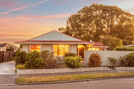 Photo of property in 11 Rolfe Place, Bishopdale, Christchurch, 8053