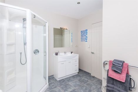 Photo of property in 71 Amesbury Drive, Churton Park, Wellington, 6037