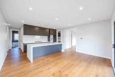 Photo of property in 15 Mcindoe Road, Kumeu, 0810
