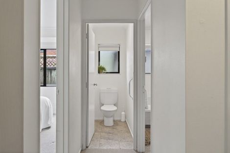 Photo of property in 15 Sandel Rise, Merrilands, New Plymouth, 4312