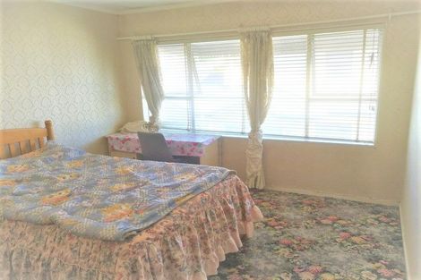 Photo of property in 17a Covil Avenue, Te Atatu South, Auckland, 0610