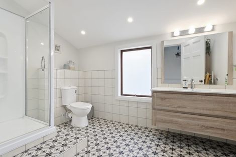 Photo of property in 43 West Lynn Road, Titirangi, Auckland, 0604