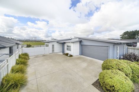 Photo of property in 17 Lorenzo Place, Kelvin Grove, Palmerston North, 4414