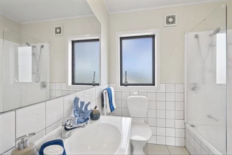 Photo of property in 32 Kevale Place, Manurewa, Auckland, 2102