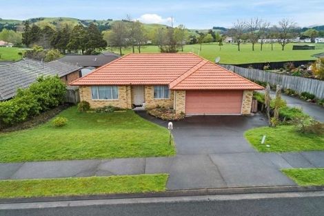Photo of property in 37 Cabeleigh Drive, Helensville, 0800