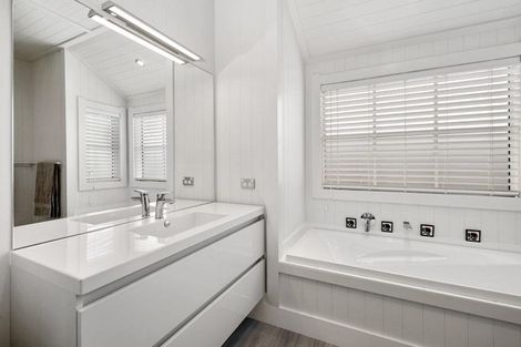 Photo of property in 18 Pukeko Way, Kinloch, Taupo, 3377