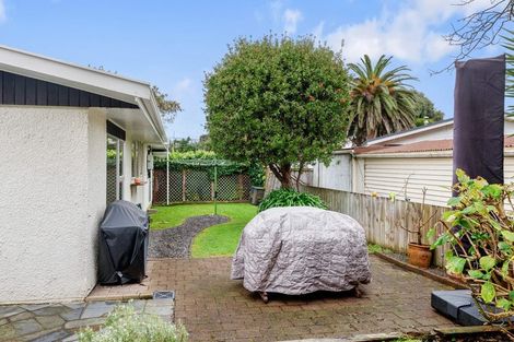 Photo of property in 35 Pehi Kupa Street, Waikanae, 5036