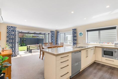 Photo of property in 1 Chalfont Road, Silverstream, Upper Hutt, 5019