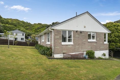 Photo of property in 2 Mahinawa Street, Takapuwahia, Porirua, 5022