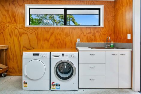 Photo of property in 12 Resolution Place, One Tree Point, 0118