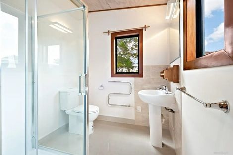 Photo of property in 1/4 Lydford Place, Glendene, Auckland, 0602