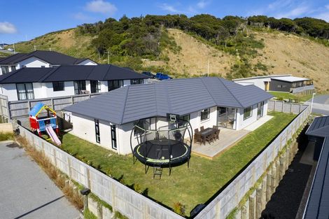 Photo of property in 17 Schooner Drive, Whitby, Porirua, 5024