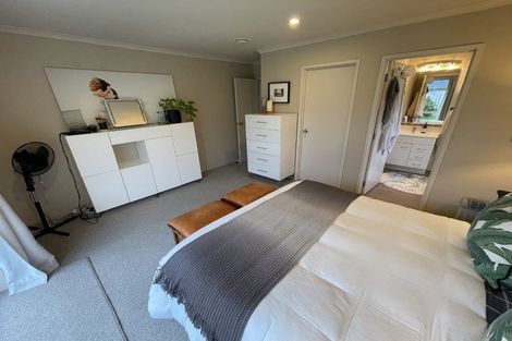 Photo of property in 10 Madison Street, Cambridge, 3434