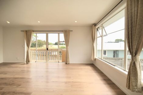 Photo of property in 8a Harrington Road, Henderson, Auckland, 0610