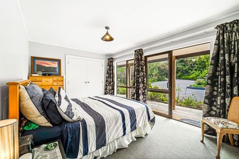 Photo of property in 12 Hobbs Road, Matakatia, Whangaparaoa, 0930