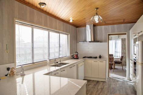 Photo of property in 12 Foxbridge Lane, Conifer Grove, Takanini, 2112