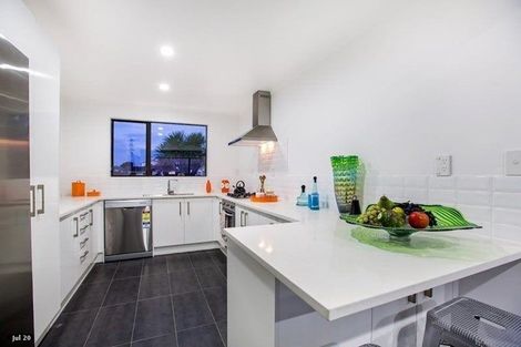 Photo of property in 2/27 Florence Daly Place, Mount Roskill, Auckland, 1041