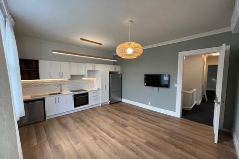 Photo of property in 18 Portland Crescent, Thorndon, Wellington, 6011