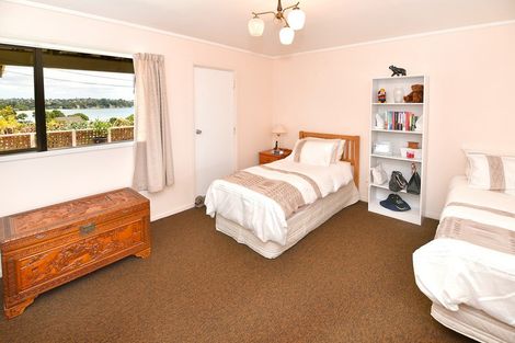 Photo of property in 20a Tindalls Bay Road, Tindalls Beach, Whangaparaoa, 0930