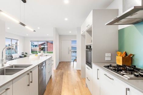 Photo of property in 90 Dunkeld Drive, Papamoa, 3118