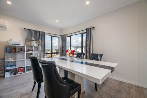 Photo of property in 24 Eric Gifford Drive, Ranui, Auckland, 0612