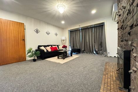 Photo of property in 7 Golf Road, New Lynn, Auckland, 0600