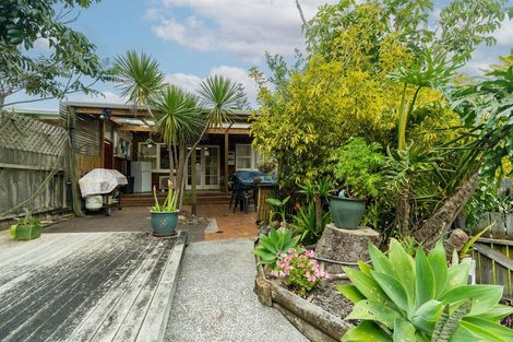 Photo of property in 132 Oakura Road, Oakura, Hikurangi, 0184