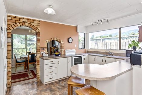 Photo of property in 6 Tawa Street, Waikanae, 5036