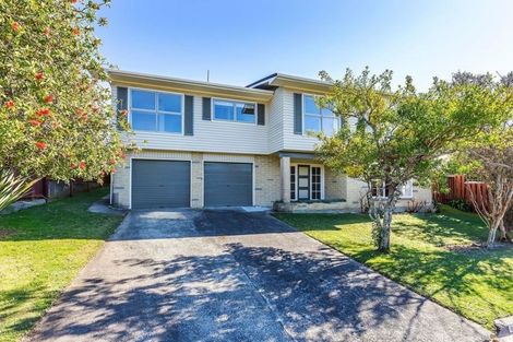 Photo of property in 9 Mckeefry Grove, Tawa, Wellington, 5028