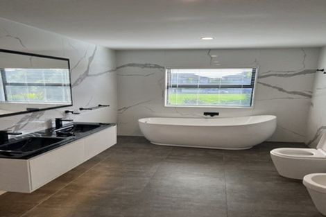 Photo of property in 5 Wyon Way, Flat Bush, Auckland, 2016