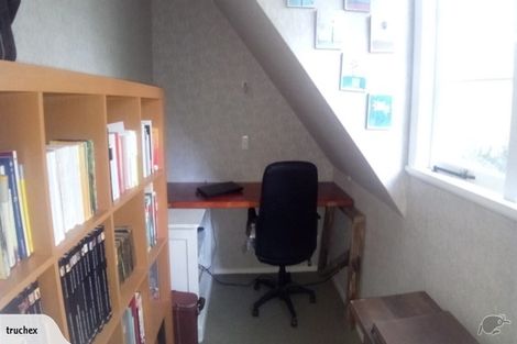 Photo of property in 6 Montgomery Terrace, Hokowhitu, Palmerston North, 4410