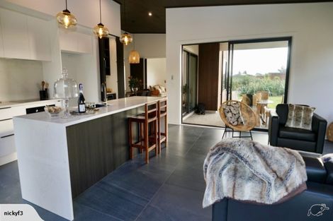 Photo of property in 7 Te Heke Place, Waikanae, 5036