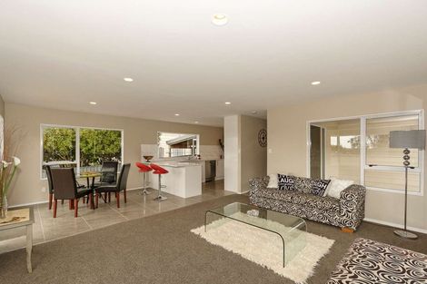 Photo of property in 15d Sarona Avenue, Glen Eden, Auckland, 0602