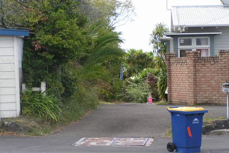 Photo of property in 2/101 Onewa Road, Northcote, Auckland, 0627