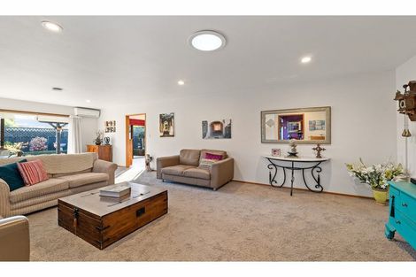 Photo of property in 2/2 Fountainhead Lane, Hillmorton, Christchurch, 8025