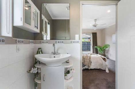 Photo of property in 32 Popata Close, Papamoa Beach, Papamoa, 3118