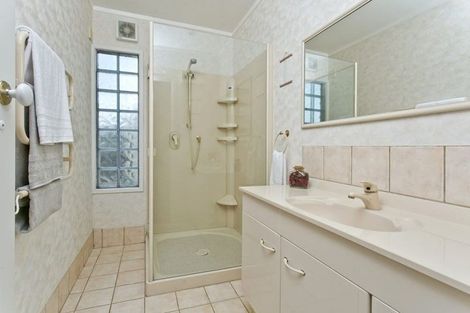 Photo of property in 7 Girrahween Drive, Totara Vale, Auckland, 0629