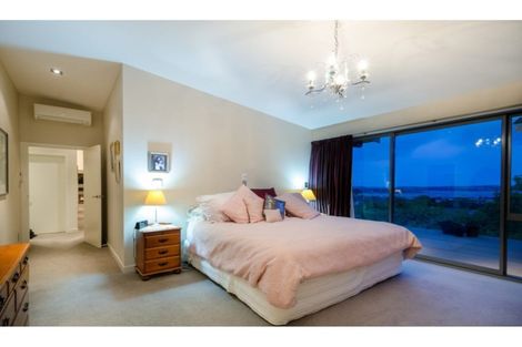 Photo of property in 5a Bernleigh Terrace, West Harbour, Auckland, 0618