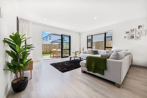 Photo of property in 11 Bunbeg Crescent, Flat Bush, Auckland, 2019