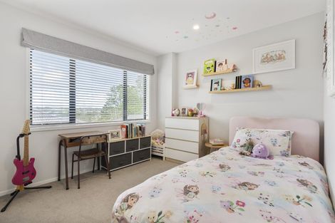 Photo of property in 5 Blatina Drive, Kumeu, 0810