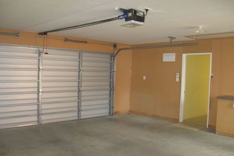 Photo of property in 12 Sycamore Crescent, Fitzherbert, Palmerston North, 4410