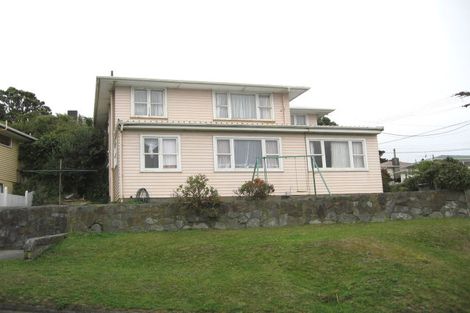 Photo of property in 2 Barclay Street, Newlands, Wellington, 6037