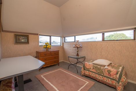 Photo of property in 2 Kent Lodge Avenue, Avonhead, Christchurch, 8042