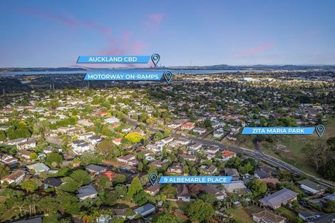 Photo of property in 9 Albemarle Place, Massey, Auckland, 0614