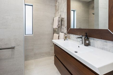 Photo of property in 5 Ophir Lane, Redcliffs, Christchurch, 8081