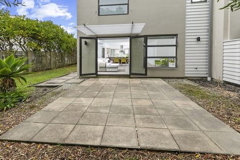 Photo of property in 4/40 Scarlet Oak Drive, Schnapper Rock, Auckland, 0632