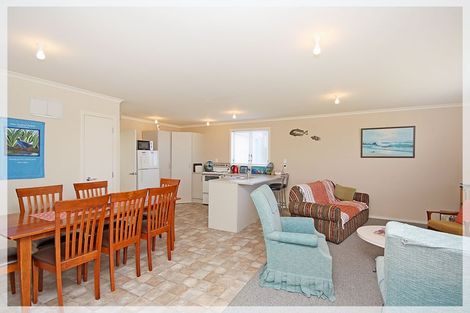 Photo of property in 13 Nelson Street, Foxton Beach, Foxton, 4815