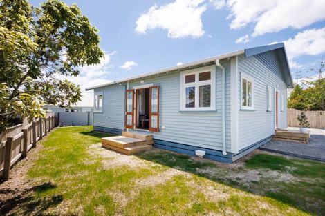 Photo of property in 28 Thames Street, Rongotea, 4476