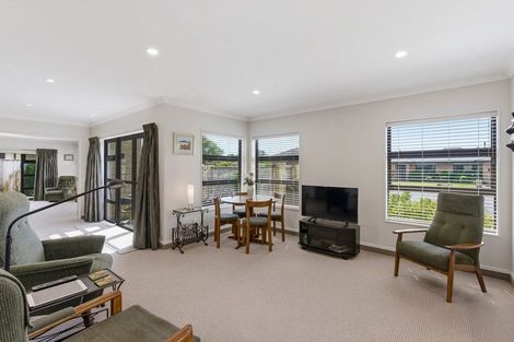 Photo of property in 2 Pearson Place, Paraparaumu, 5032